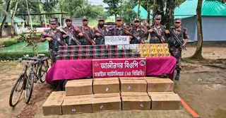 ৩ কোটি টাকার ভারতীয় মোবাইল ফোনের ডিসপ্লে উদ্ধার